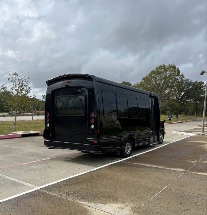 Wedding charter bus service in Wedding Transportation Savannah
