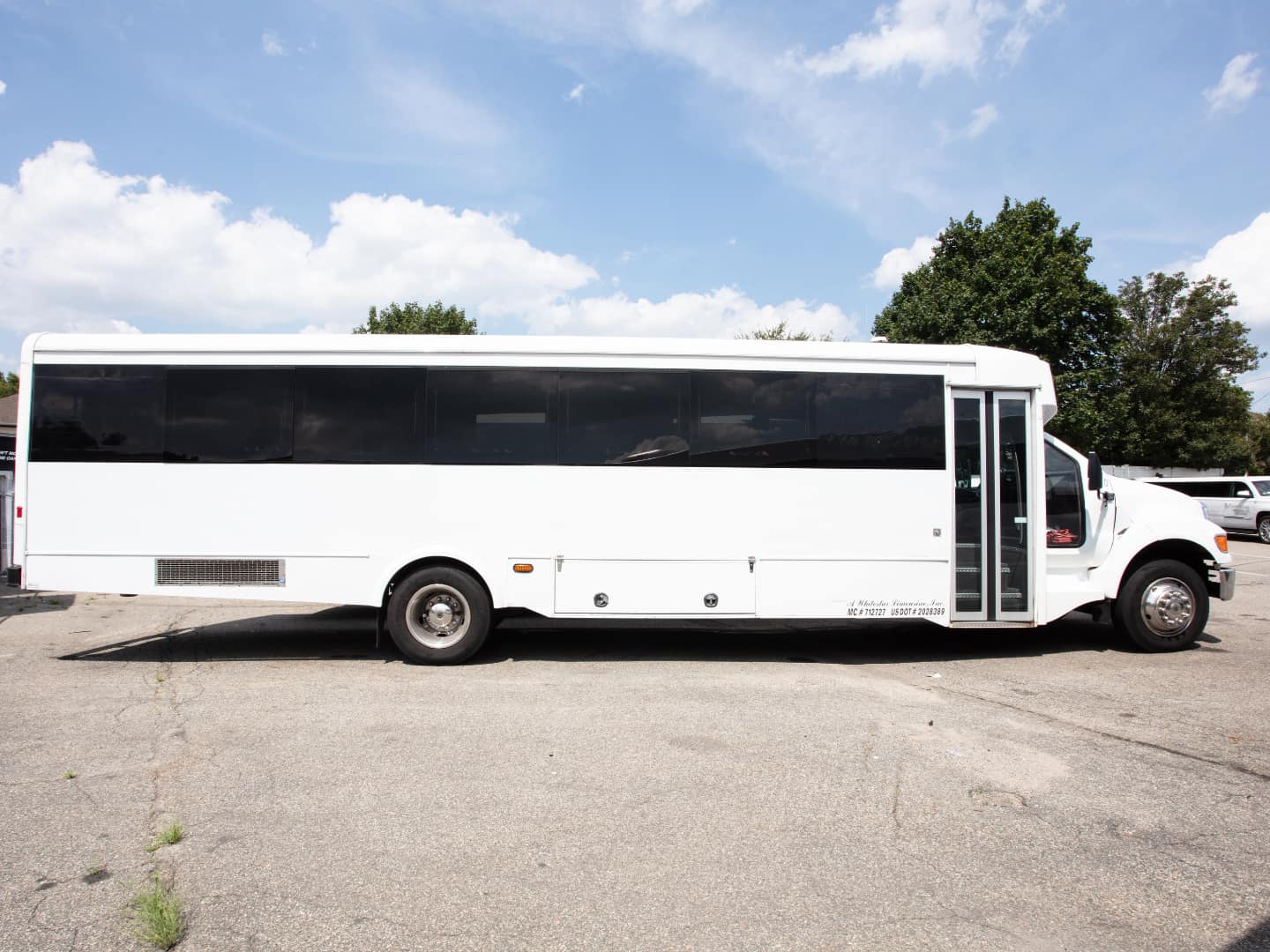 Construction charter bus service in Milwaukee