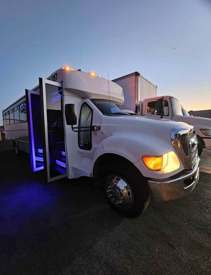 Corporate charter bus service in Chicago